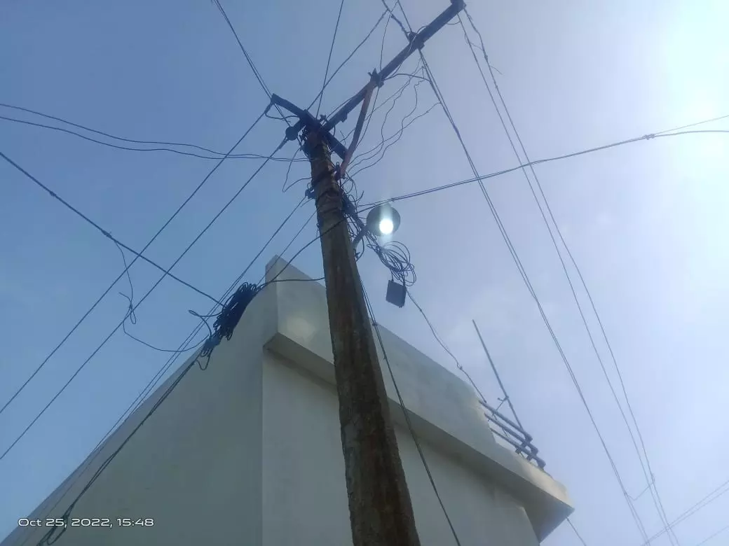 வீணாகும் மின்சாரம் வீணாகும் மின்சாரம்