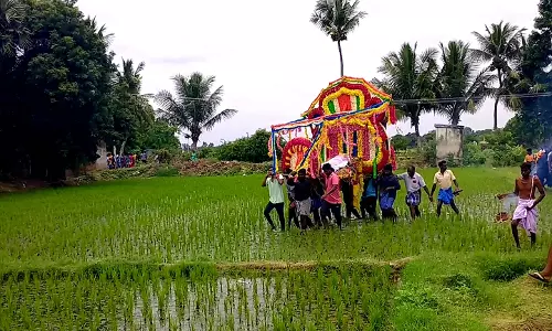 சுடுகாட்டுக்கு பாதை வசதி தேவை