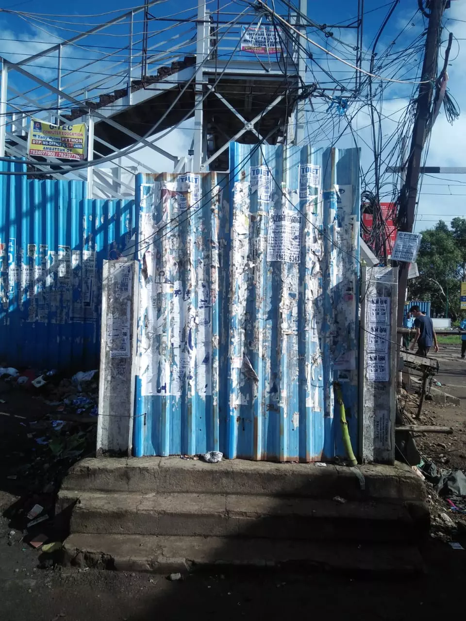 மூடப்பட்ட நடைமேடை