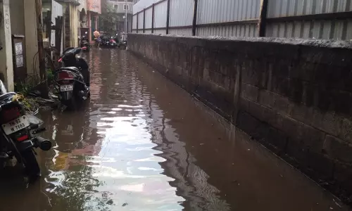 மழைநீர் கால்வாய் வேண்டும்