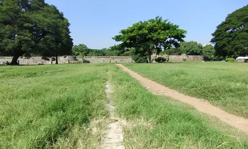 கோட்டை பூங்கா பராமரிக்கப்படுமா?