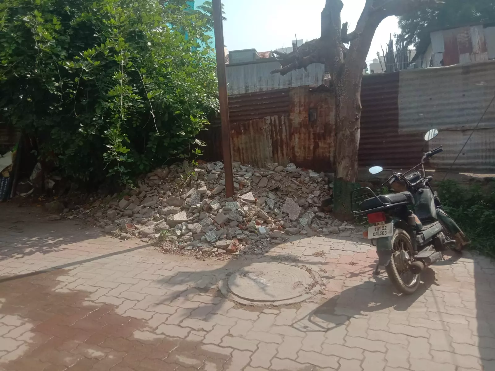 கட்டிடகழிவுகள் அகற்றப்படுமா?