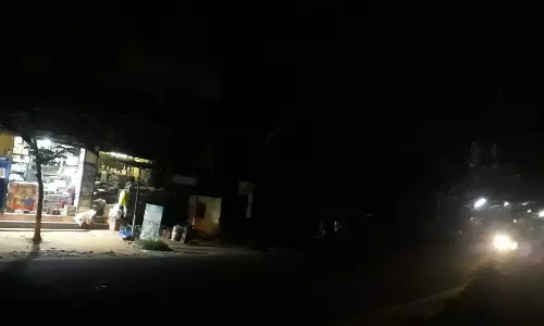 பழுதடைந்த தெருவிளக்கு