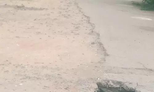 சிறுபாலத்தில் உடைப்பு