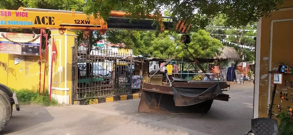 பெயர் பலகை அகற்றம் பெயர் பலகை அகற்றம்