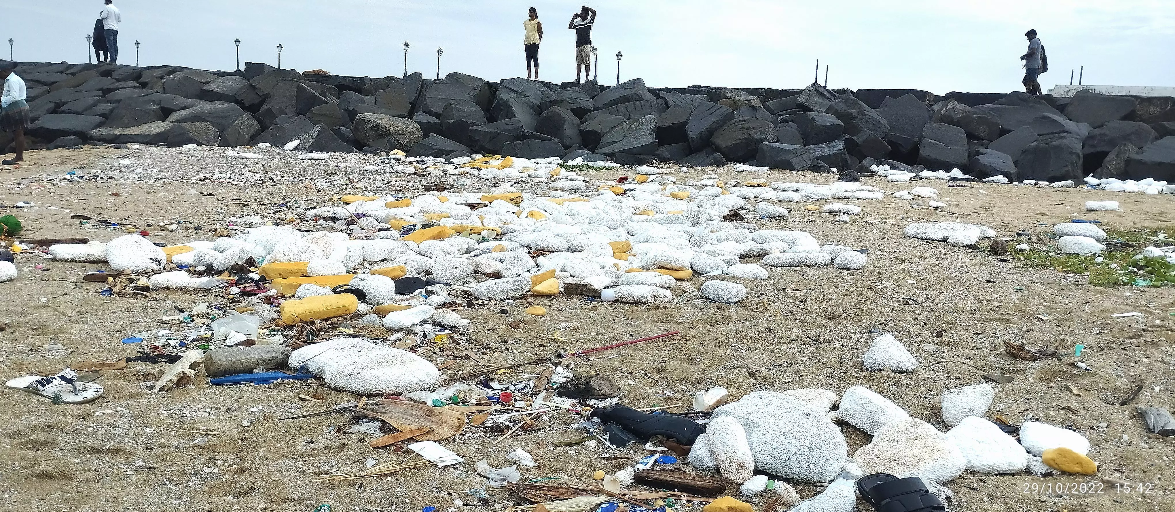 தேங்கி கிடக்கும் குப்பைகள் தேங்கி கிடக்கும் குப்பைகள்