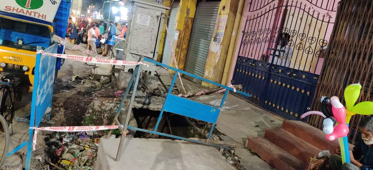 மூடப்படாத கழிவுநீர் கால்வாய்