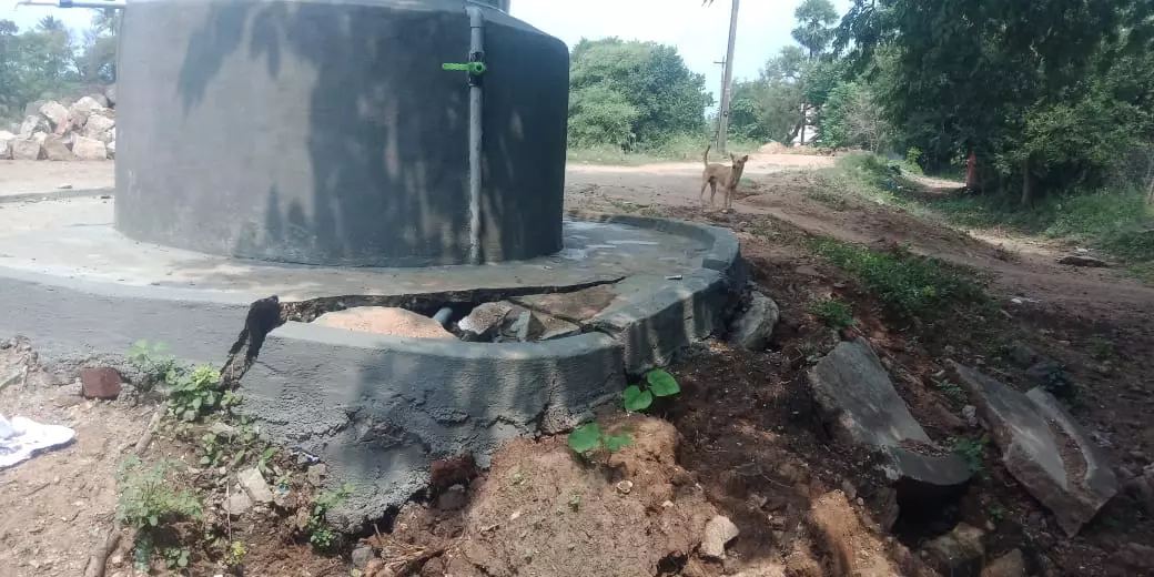 உடைந்த நீர்த்தேக்க கட்டை உடைந்த நீர்த்தேக்க கட்டை