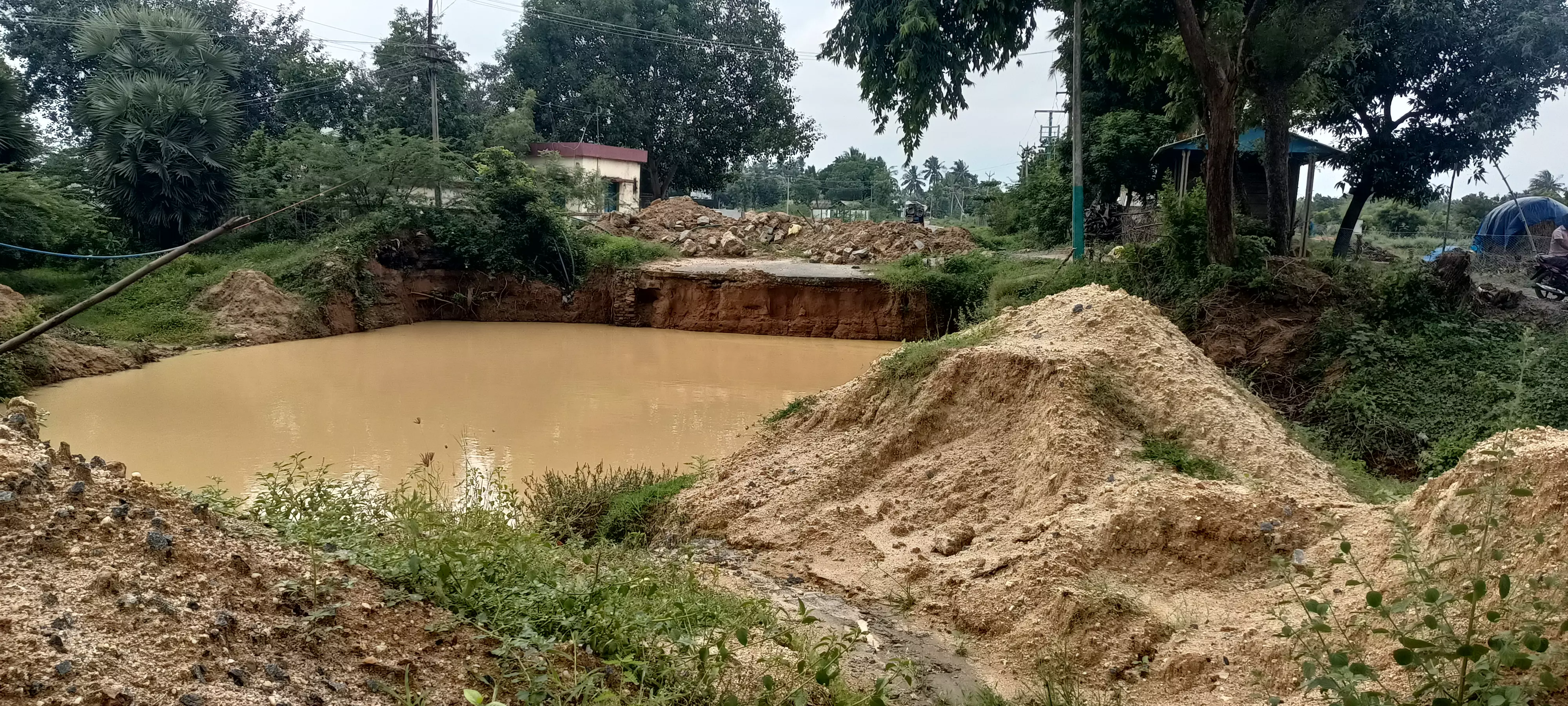 கிடப்பில் போடப்பட்ட பாலப்பணி