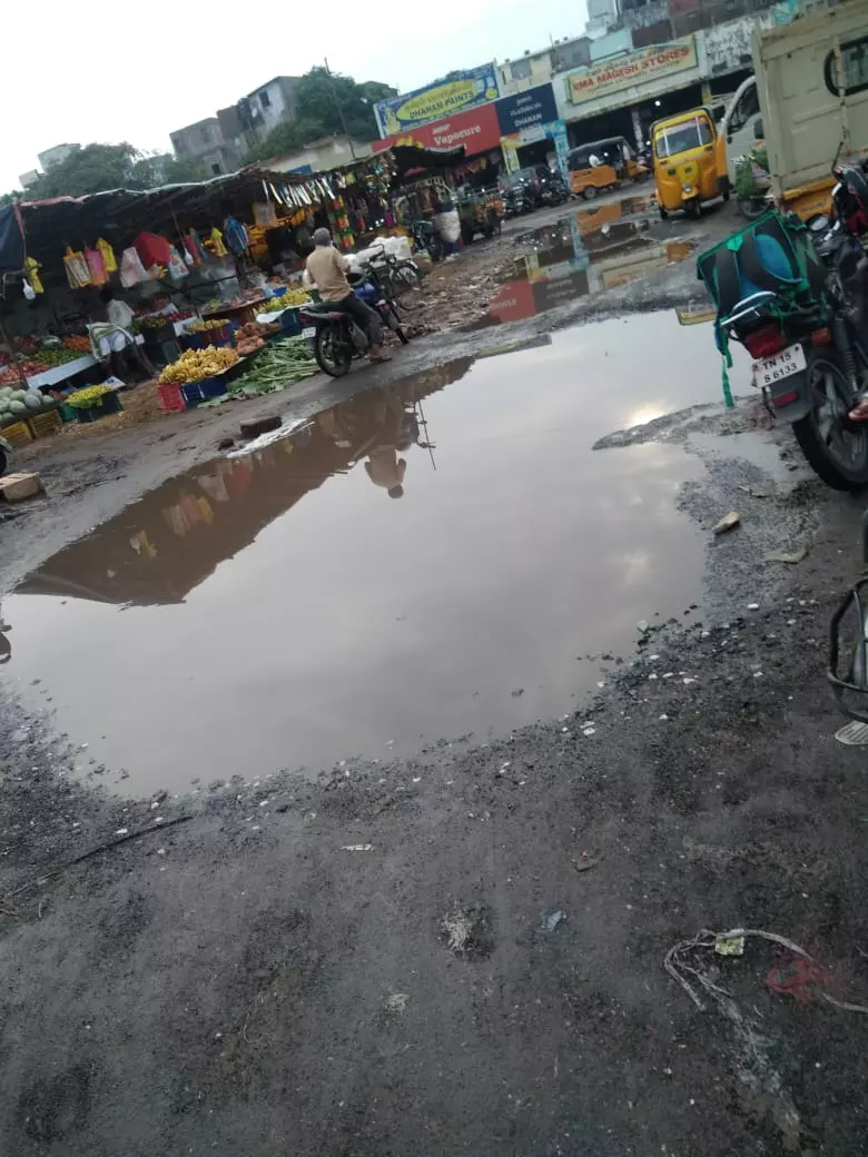 மார்க்கெட் வளாகத்தில் அவதி மார்க்கெட் வளாகத்தில் அவதி