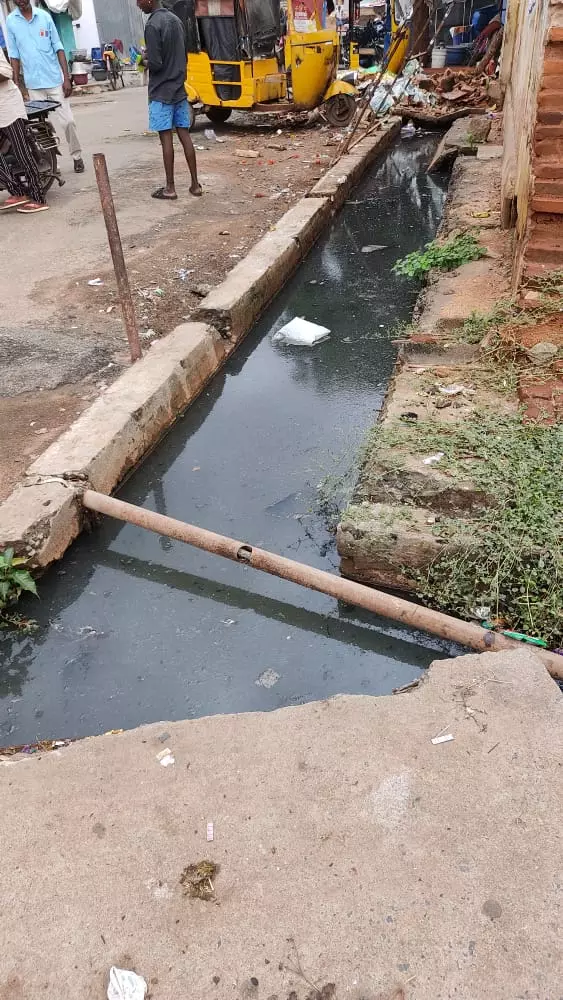 தேங்கி நிற்கும் கழிவுநீர்