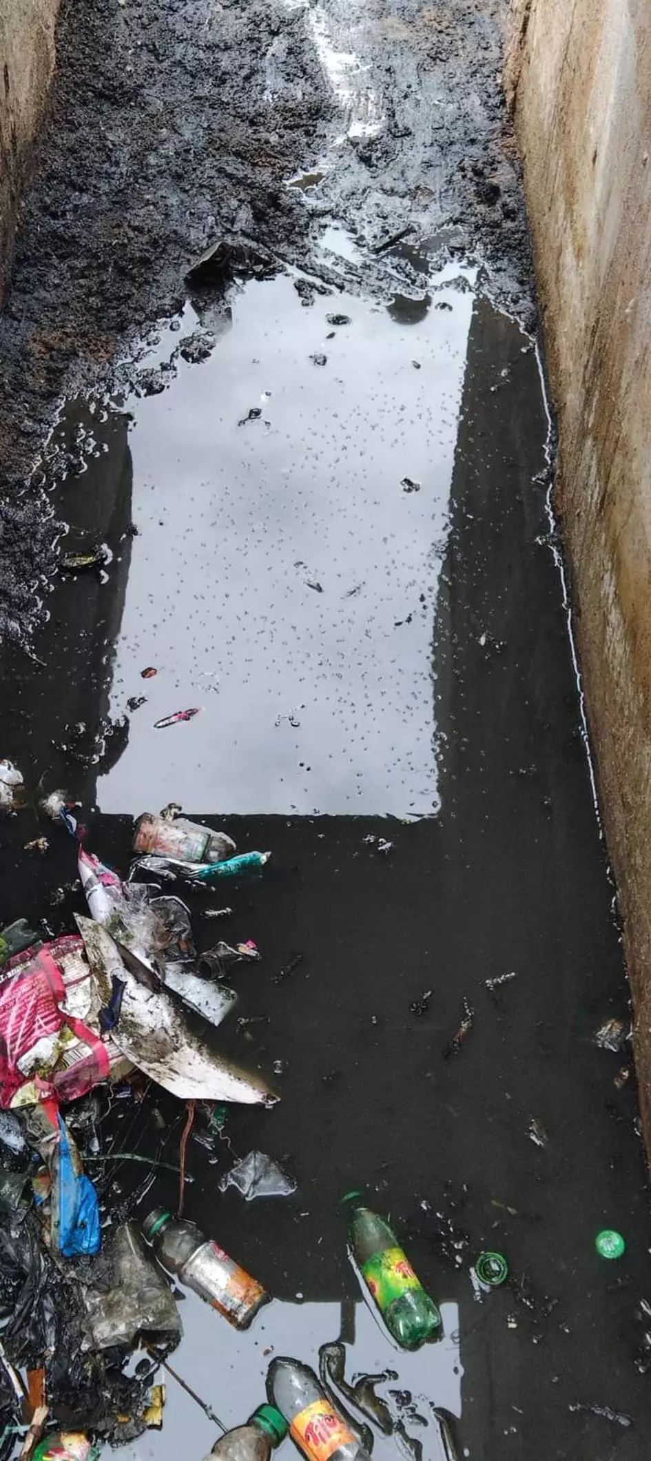 தேங்கும் கழிவுநீர் தேங்கும் கழிவுநீர்