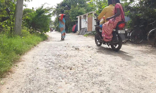 சாலையை சீரமைப்பார்களா?