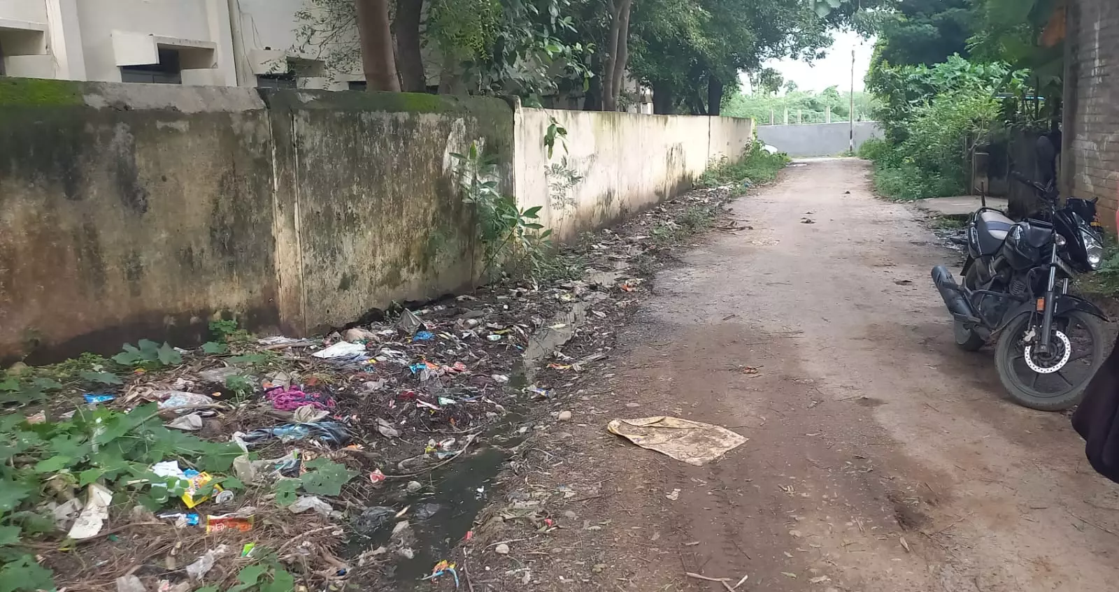 மழை நீர் கால்வாய் வேண்டும் மழை நீர் கால்வாய் வேண்டும்