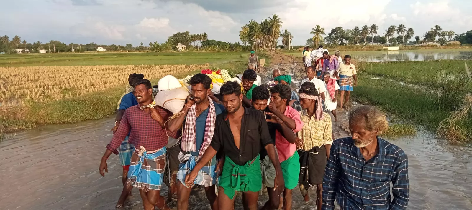 சாலை வசதி வேண்டும்