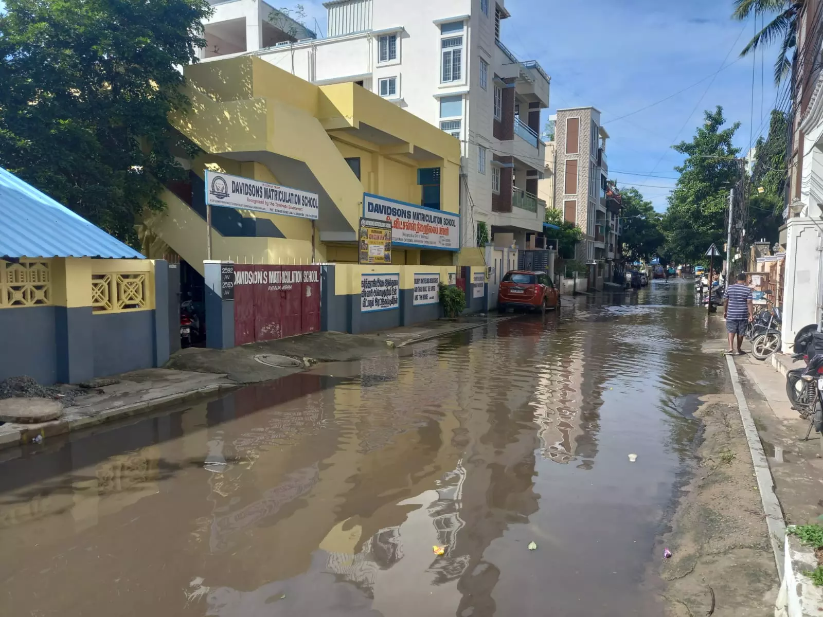 மழைநீரில் மூழ்கிய சாலை மழைநீரில் மூழ்கிய சாலை