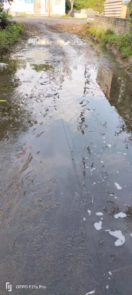 தேங்கி நிற்கும் தண்ணீர் தேங்கி நிற்கும் தண்ணீர்