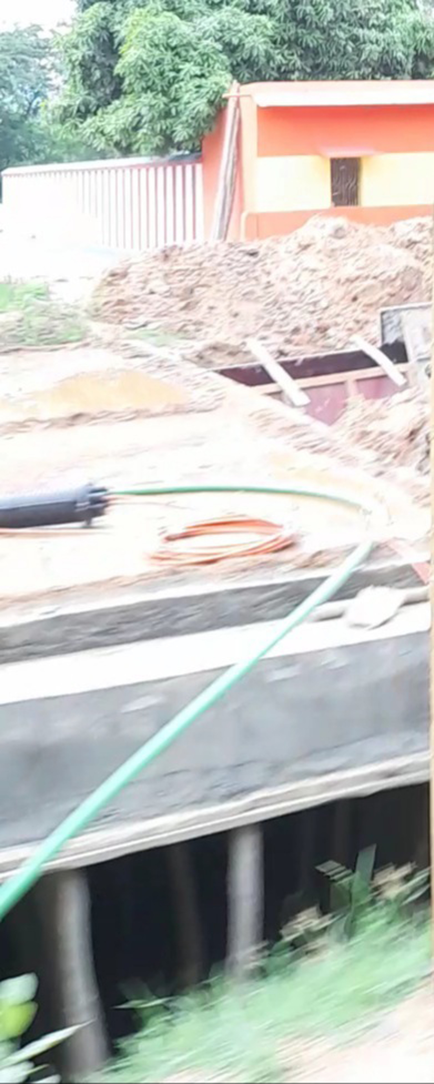 பாலம் அமைக்கும் பணிைய விரைந்து முடிக்க வேண்டும்