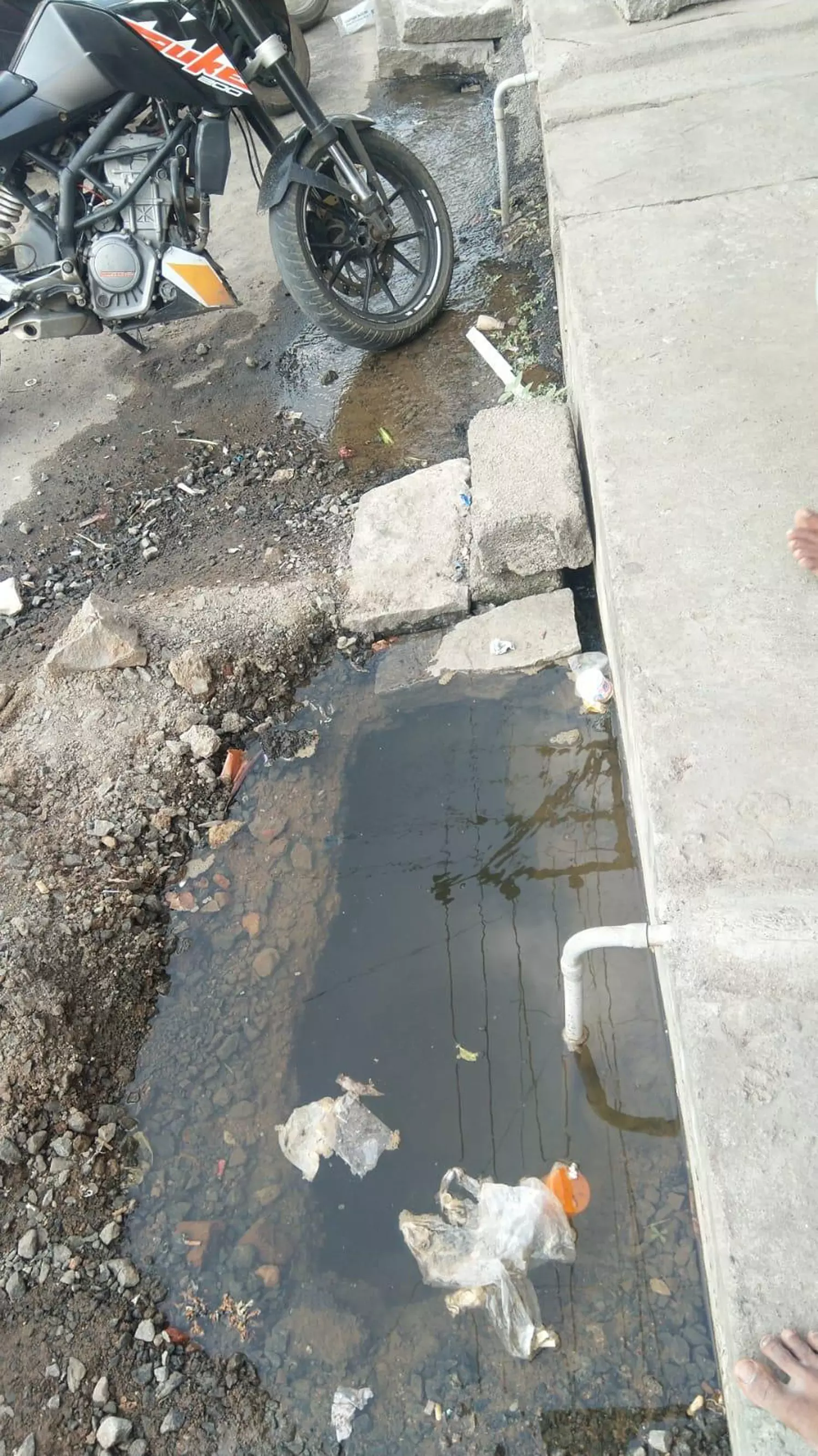 குடிநீர் குழாயில் உடைப்பு