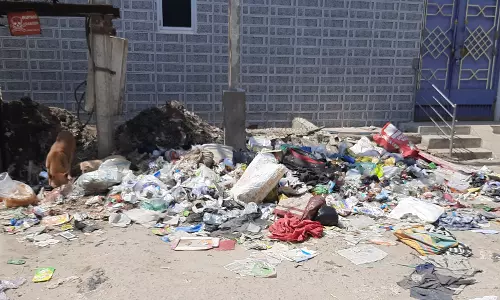 குப்பைகளை அகற்ற வேண்டும்