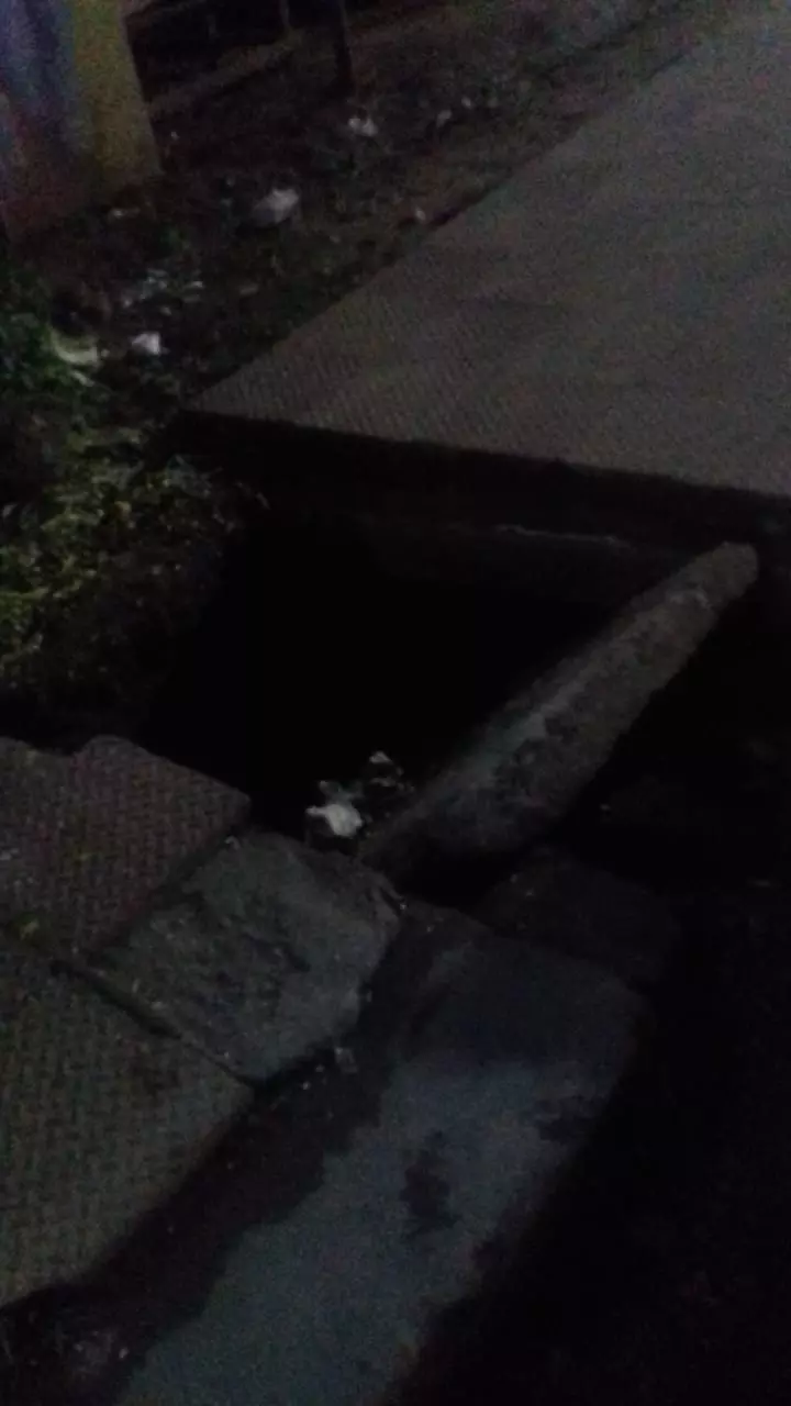 நடைபாதையா?தடைபாதையா? நடைபாதையா?தடைபாதையா?