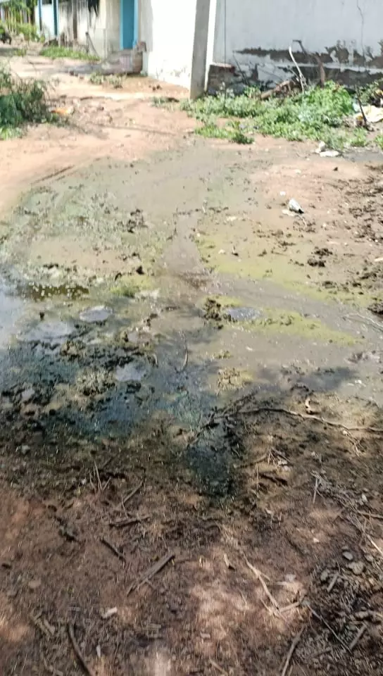 சேதமடைந்த சாலை