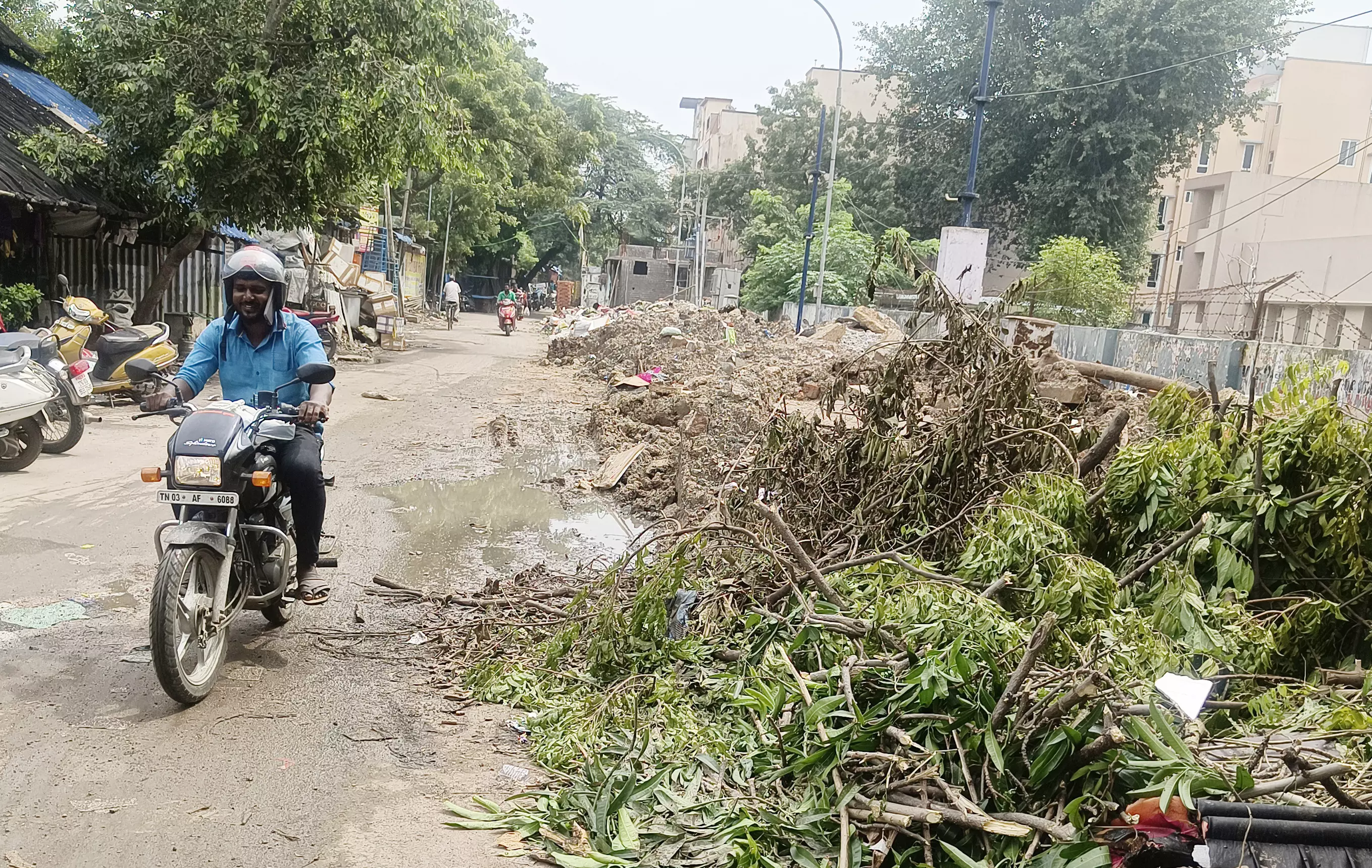 அகற்றப்படாத கழிவுகள் அகற்றப்படாத கழிவுகள்