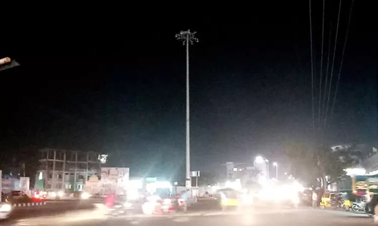 எரியாத உயர்கோபுர மின் விளக்கு