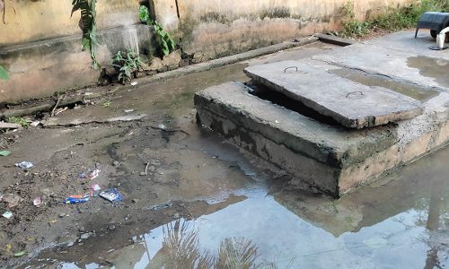 சுகாதாரமற்ற குடிநீர் தொட்டி சுகாதாரமற்ற குடிநீர் தொட்டி