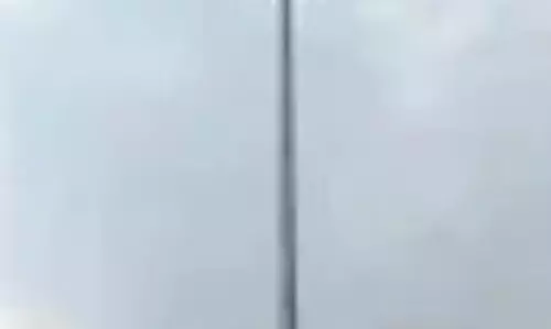 எரியாத உயர்கோபுர மின் விளக்கு எரியாத உயர்கோபுர மின் விளக்கு