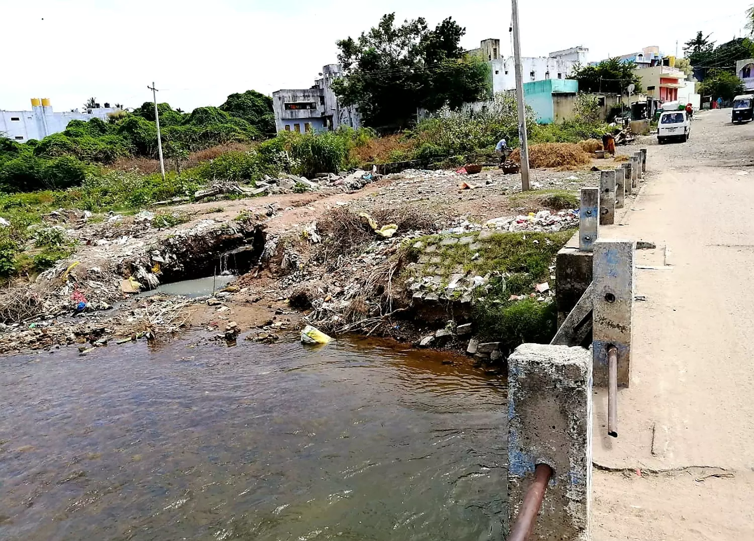 குப்பைக்கொட்டுவதை தடுக்க வேண்டும் குப்பைக்கொட்டுவதை தடுக்க வேண்டும்