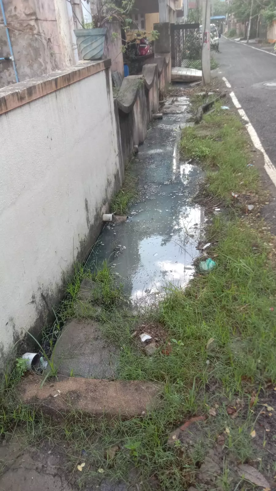 கால்வாயில் அடைப்பு