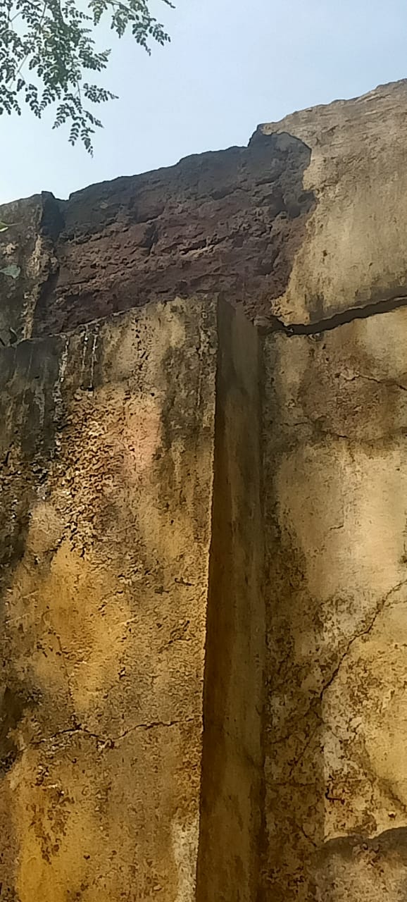 அச்சத்துடன் பள்ளிக்க செல்லும் மாணவர்கள்