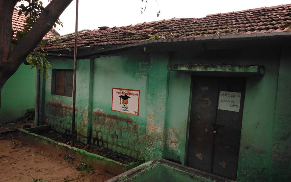 பள்ளி மேற்கூரை சேதம் பள்ளி மேற்கூரை சேதம்