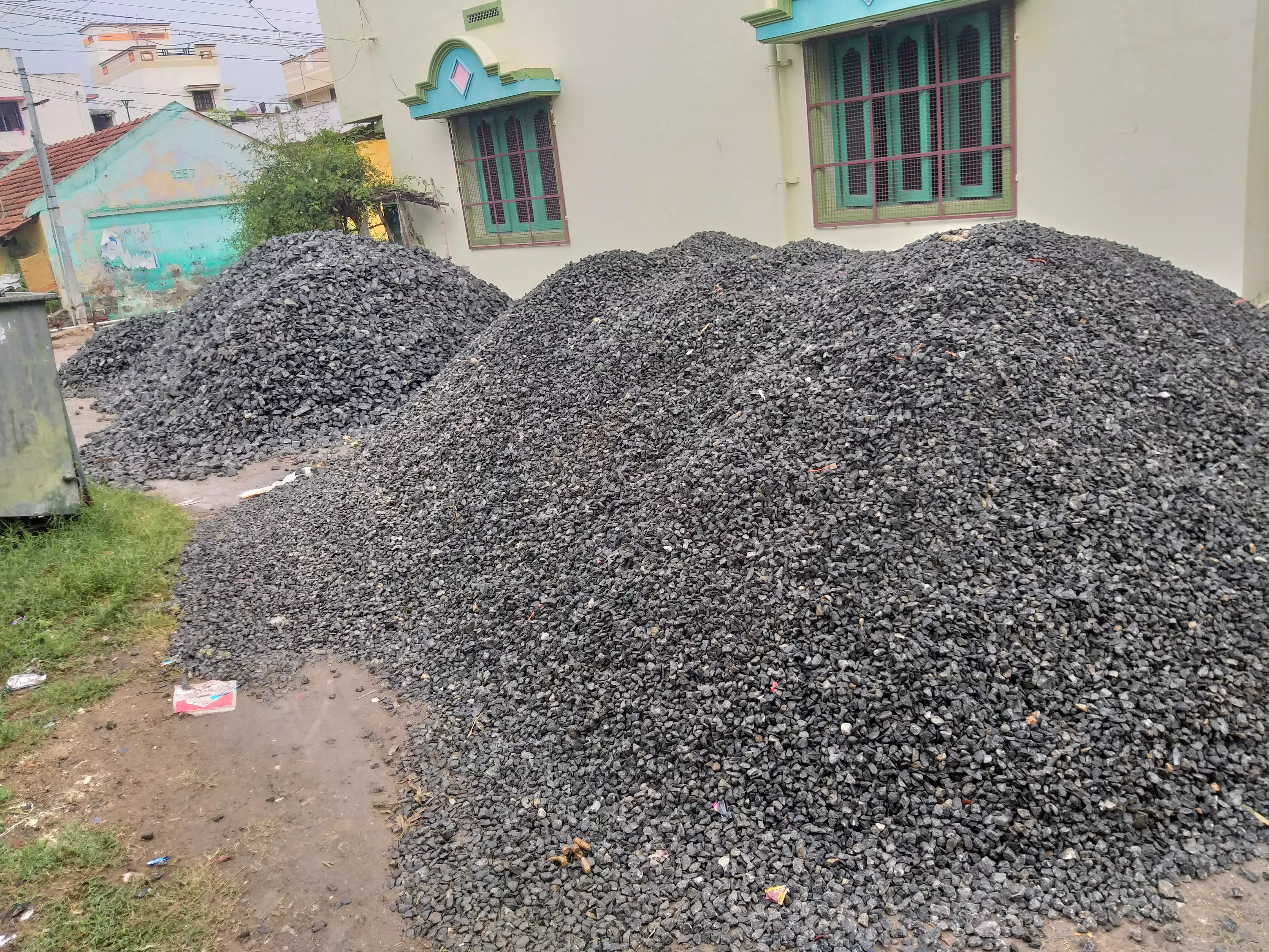 ஜல்லி கற்கள் அகற்றப்படுமா?