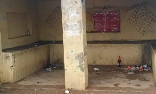 மது பிரியர்கள் அட்டகாசம்