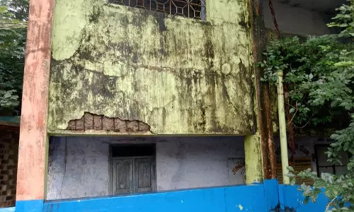 பழுதான பள்ளி கட்டிடம் பழுதான பள்ளி கட்டிடம்