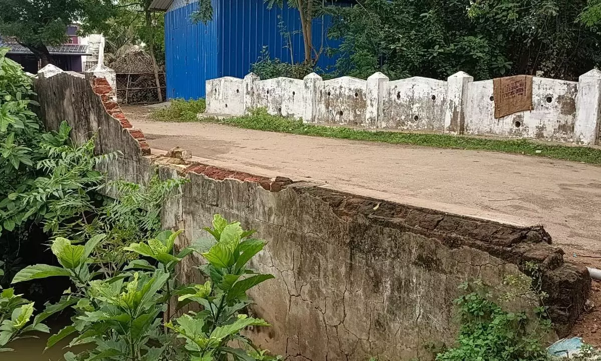 ஆபத்தான பாலம் சீரமைக்கப்படுமா? ஆபத்தான பாலம் சீரமைக்கப்படுமா?