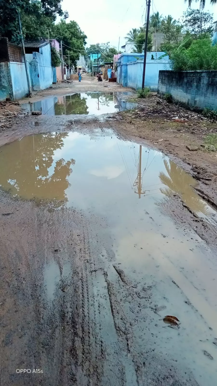 தெருவில் தேங்கும் மழைநீர்