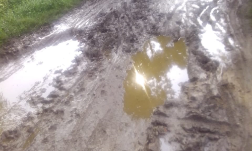 தெருவில் தேங்கிய மழைநீர்