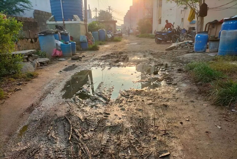 தார் சாலை வேண்டும் தார் சாலை வேண்டும்