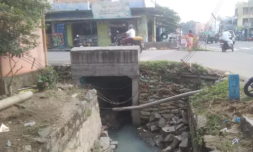 ஆபத்தான தரைப்பாலம் ஆபத்தான தரைப்பாலம்