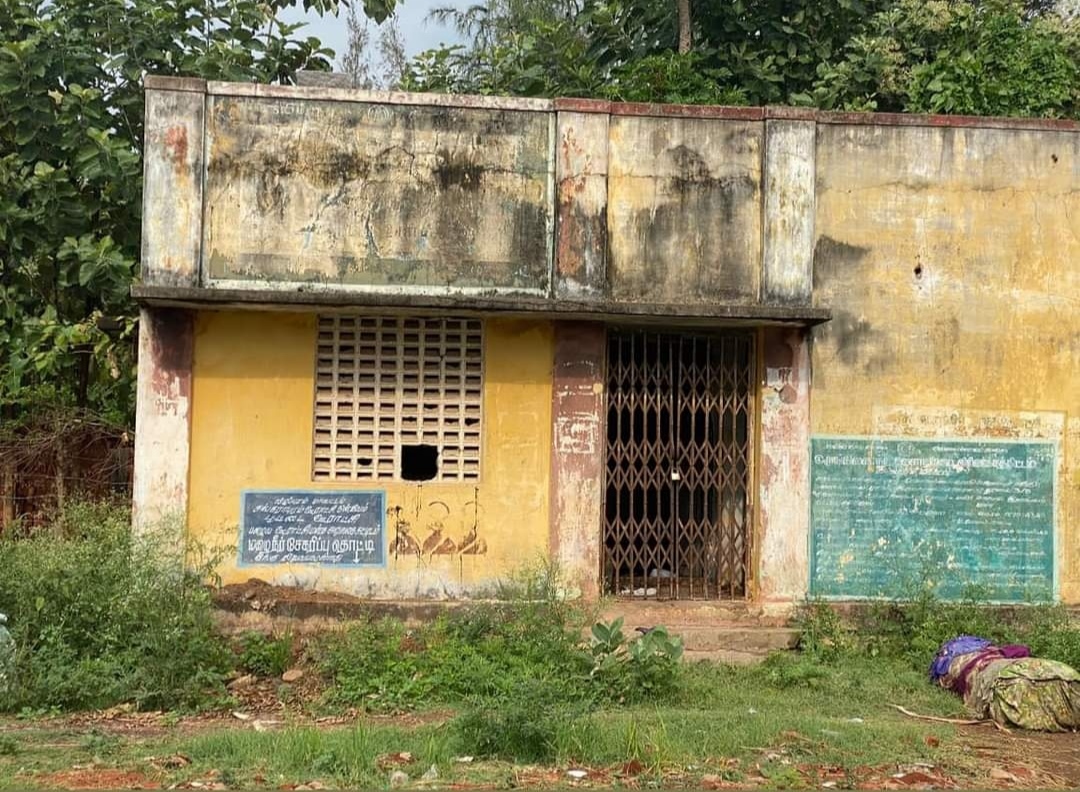 பழடைந்து கிடக்கும் நூலக கட்டிடம்