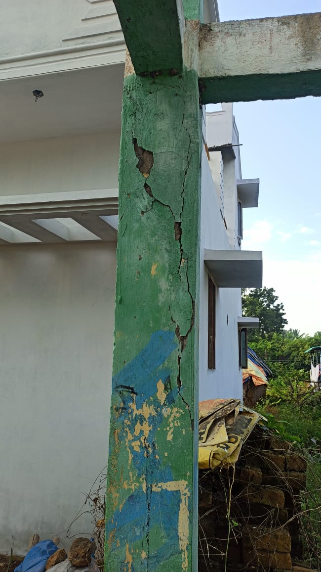 சேதமடைந்த தண்ணீர் தொட்டி