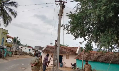 புதிய மின்கம்பம் அமைக்கப்பட்டது