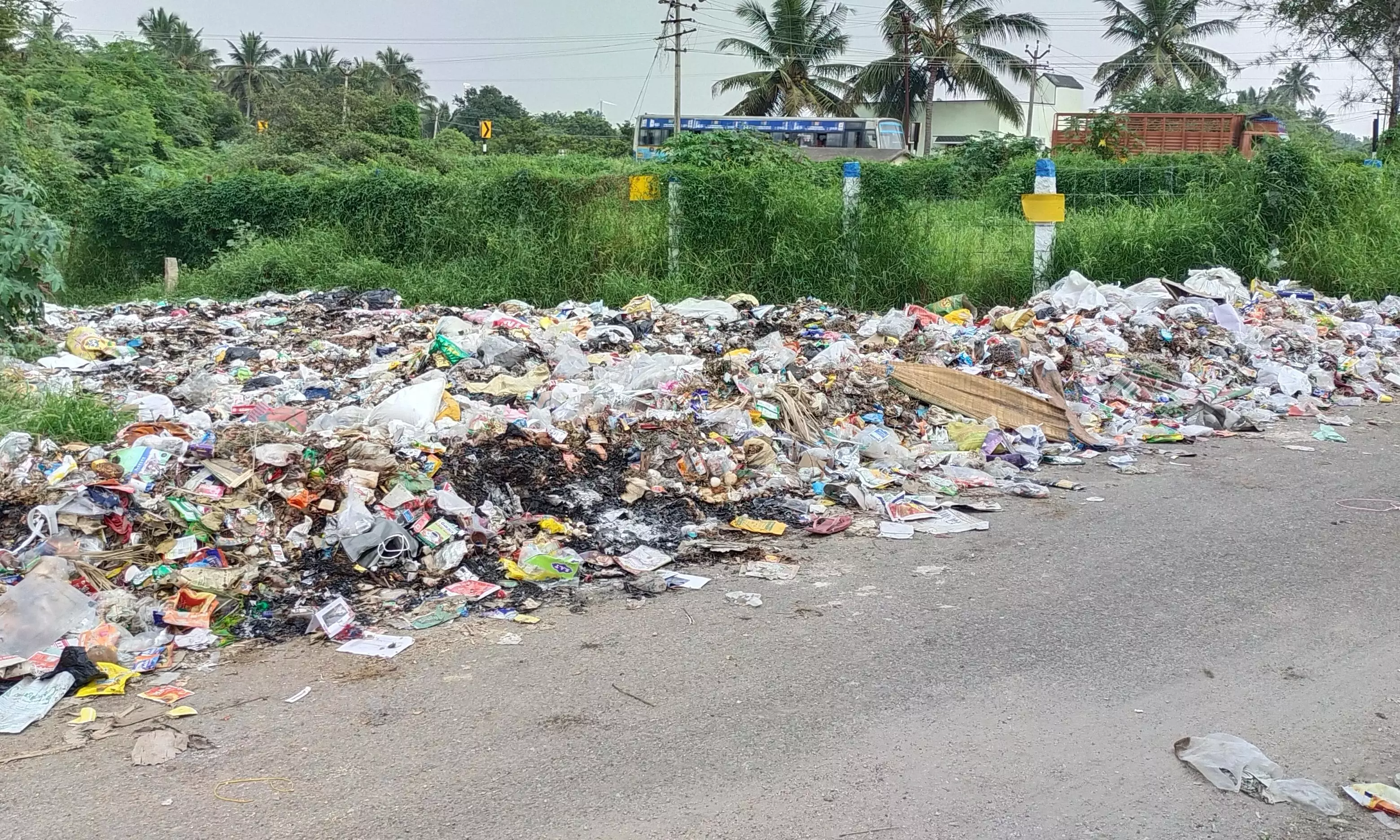 குப்பை குவியலால் சுகாதார சீர்கேடு குப்பை குவியலால் சுகாதார சீர்கேடு