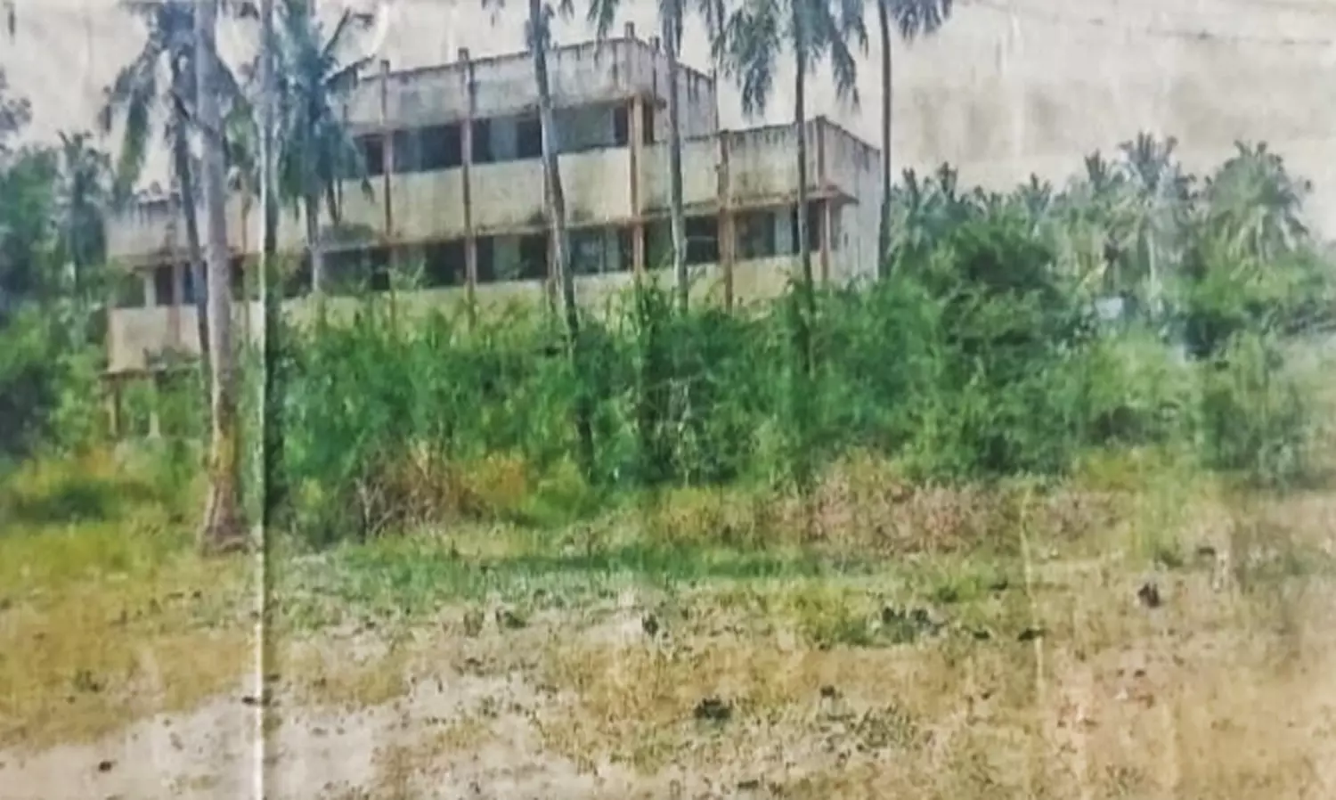 பயனற்றுக் கிடக்கும் பள்ளிக்கூடம்