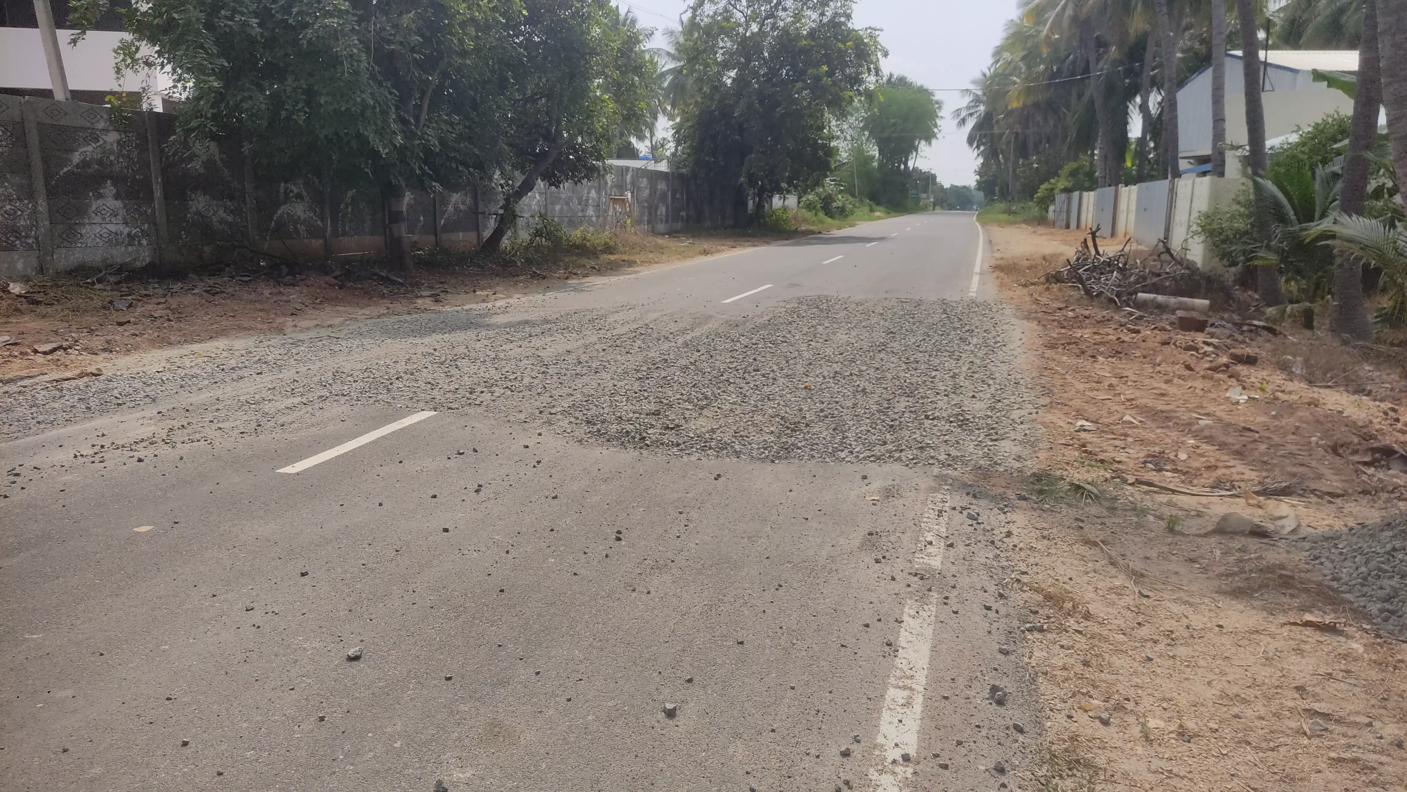 சேதமான சாலை சேதமான சாலை