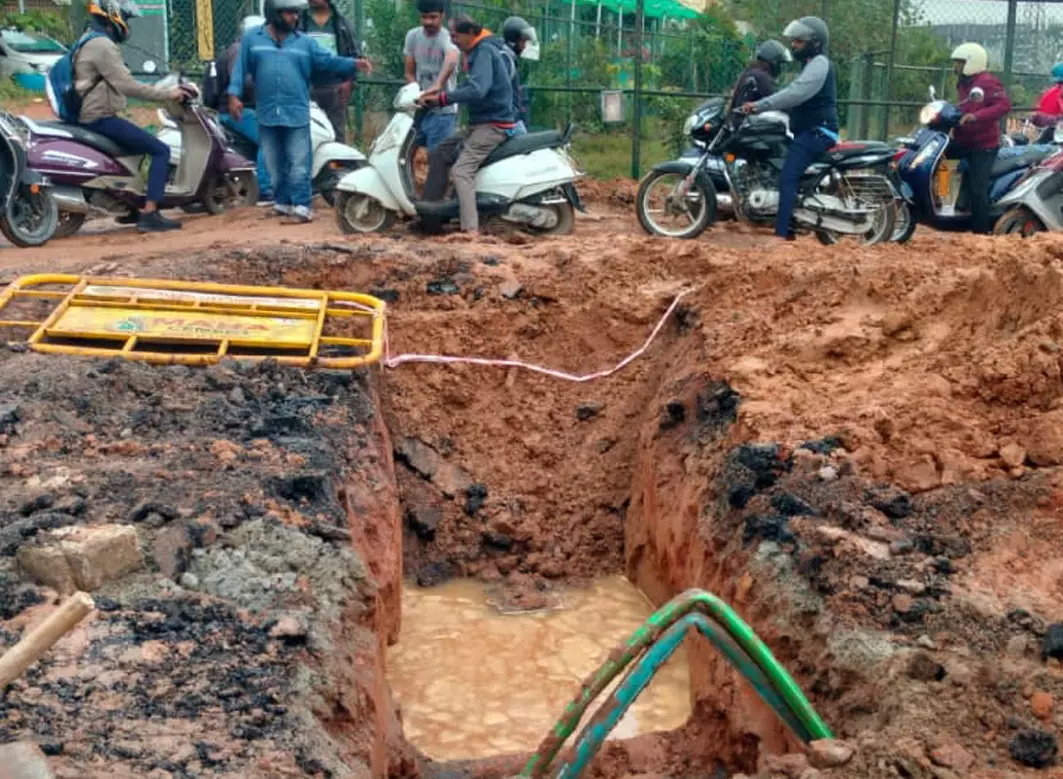 குழி மூடப்படுமா? குழி மூடப்படுமா?