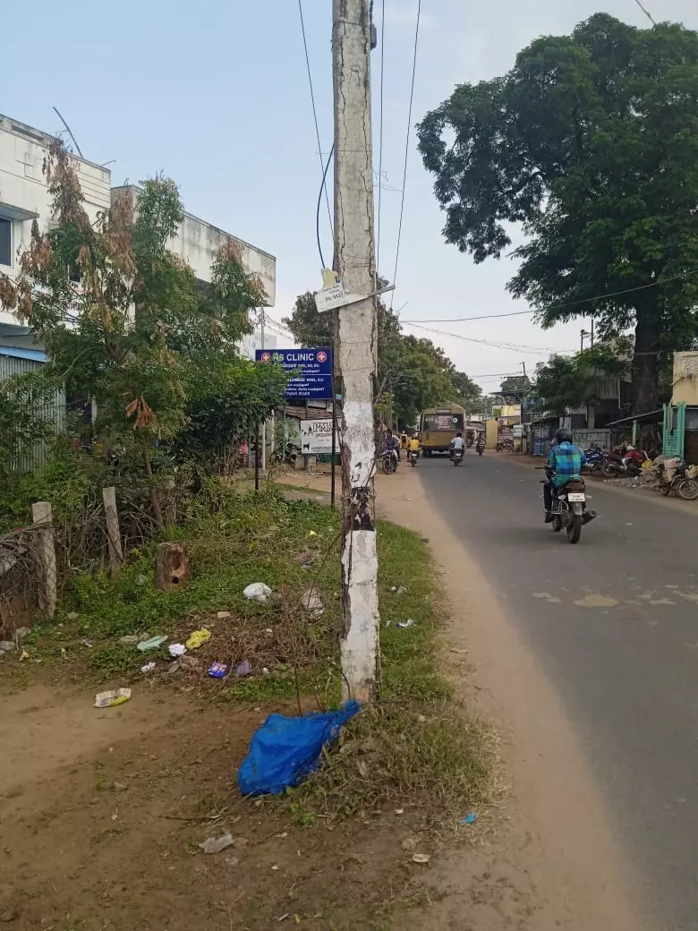 ஆபத்தான மின்கம்பம்